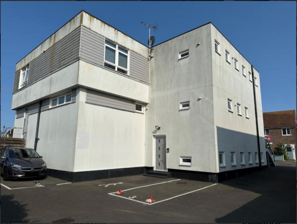 Lot: 187 - FIRST FLOOR STUDIO FLAT IN SEAFRONT LOCATION - External of property with parking space for Flat 3